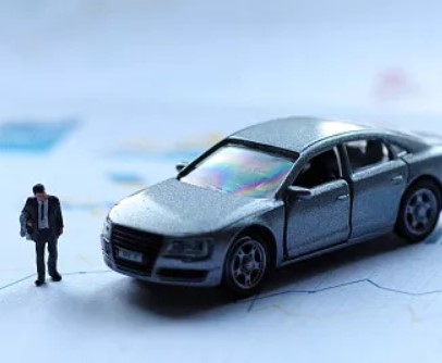 媒体管家：传统豪华品牌遭遇寒冬？奥迪经销商转投华为问界引热议