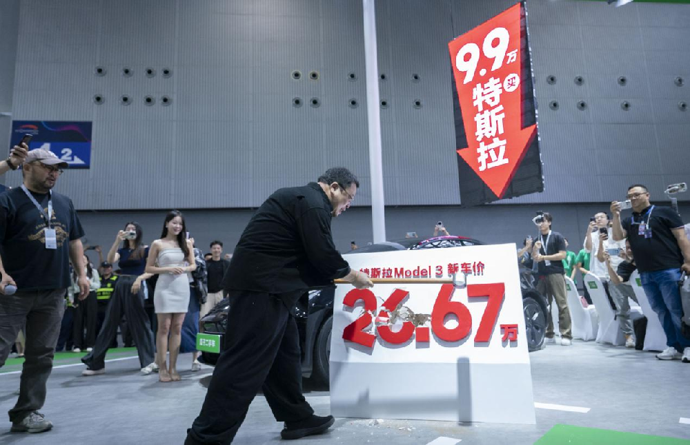 媒体管家：9.9万元买特斯拉？罗永浩化身瓜子二手车“首席砸价官”