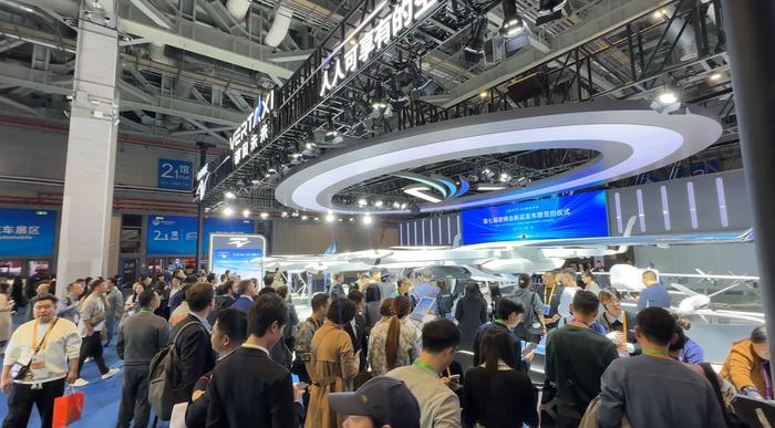 低空经济进博时光|低空经济元年,看真实的“飞行汽车”