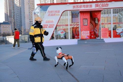 免费泡脚、机器人陪下棋  京东家电家居暖心站台为大连献上科技与温情