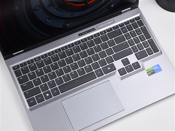 同配置比别家便宜1000块！体验机械革命耀世16 Ultra