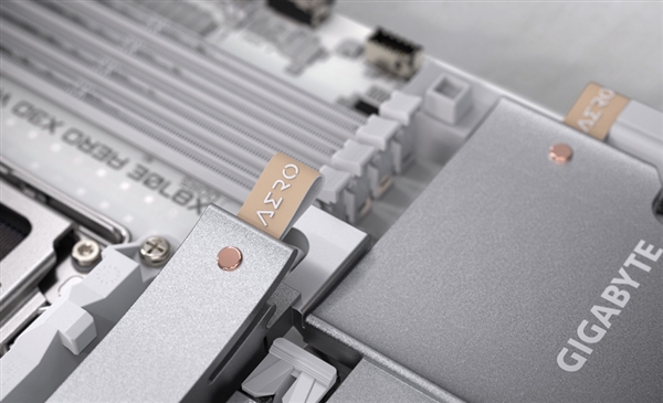 技嘉X870E AERO X3D WOOD主板用上木头、皮革:精美如艺术品