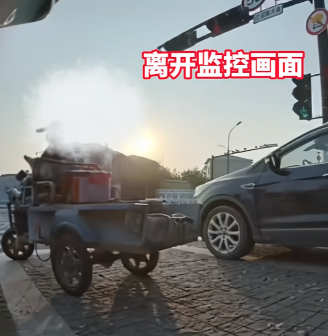 一小米SU7停在车位被剐蹭 监控显示被一三轮车主猛踹、吐口水 警方：正在追查