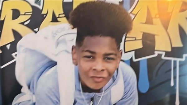 披甲持刀的英国Teenager 比剃刀党更凶险!