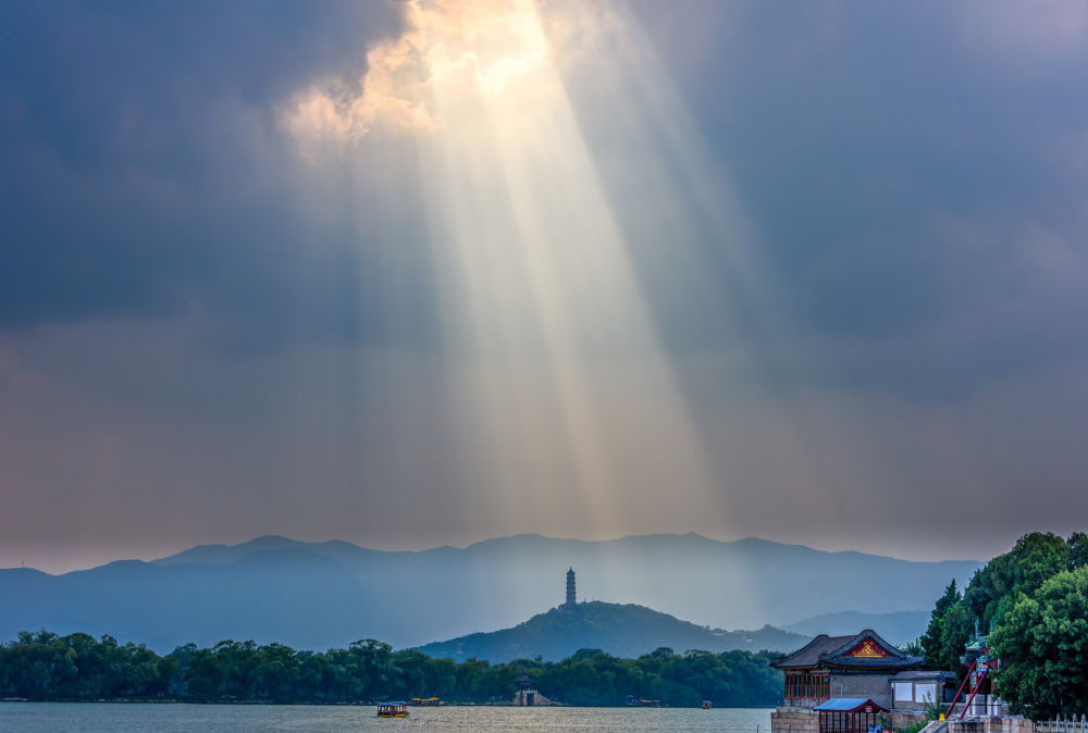 为什么彩虹是弯的？为什么航迹云有时出现有时没有？为什么雪后的世界特别安静？这些知识等你来get！