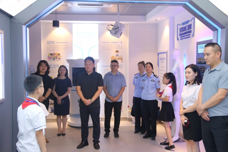 《成都市青白江区举行禁毒教育基地“新时代文明实践基地”授牌仪式暨第三期“青青少年”禁毒宣讲团结业仪式》(图6) 《成都市青白江区举行禁毒教育基地“新时代文明实践基地”授牌仪式暨第三期“青青少年”禁毒宣讲团结业仪式》(图6)