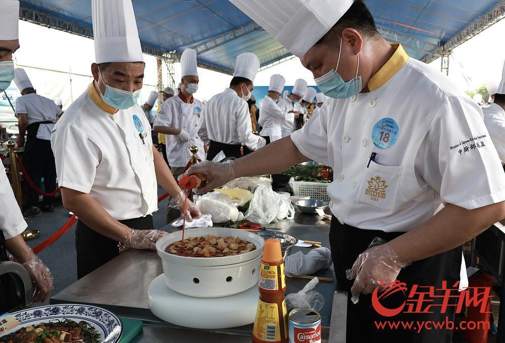 千鸽宴冲击吉尼斯世界纪录!百名粤菜师傅同台献技 千鸽宴冲击吉尼斯世界纪录!百名粤菜师傅同台献技(图1)