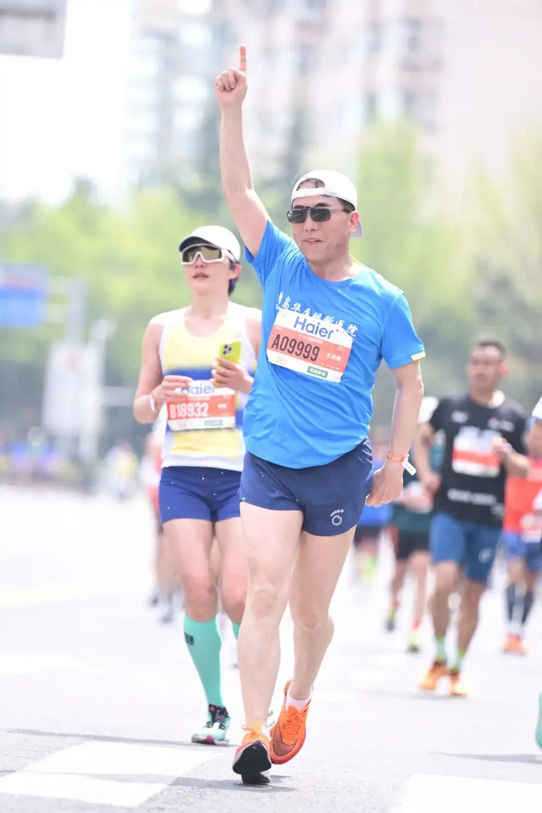 眼科专家化身“跑男”——王洪格医生参加2024青岛马拉松顺利完赛！(图5)