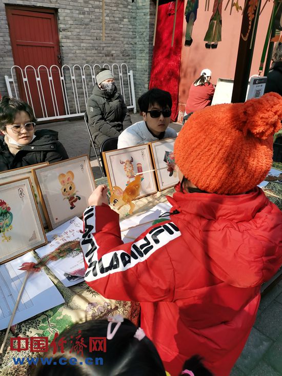 【新春走基层】北京：逛庙会，让“年味”拉满(图7)