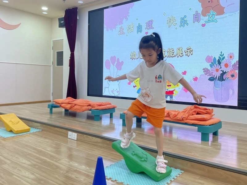 挑战无处不在，成长由此开始——吉的堡幼儿园自理小达人比赛盛况(图3)