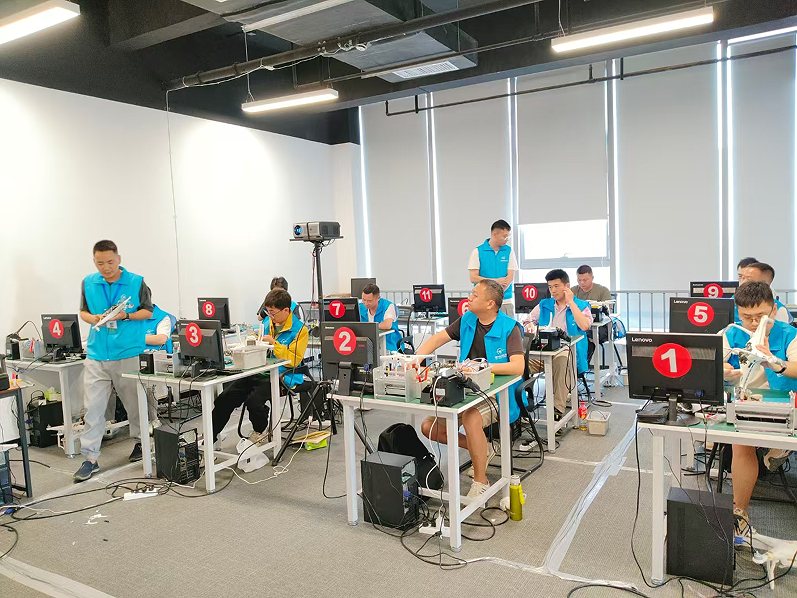 武汉疆灵科技有限公司大疆无人机维修教学培训为低空经济保驾护航(图2) 武汉疆灵科技有限公司大疆无人机维修教学培训为低空经济保驾护航(图2)