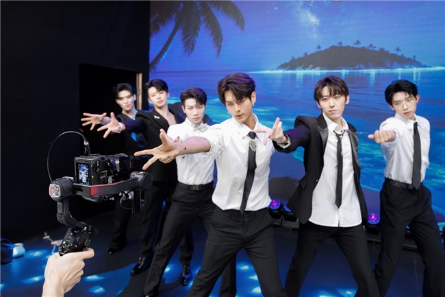 佳能EOS C50 团播首秀惊艳无忧之夜，明星感直播助推流量破百亿